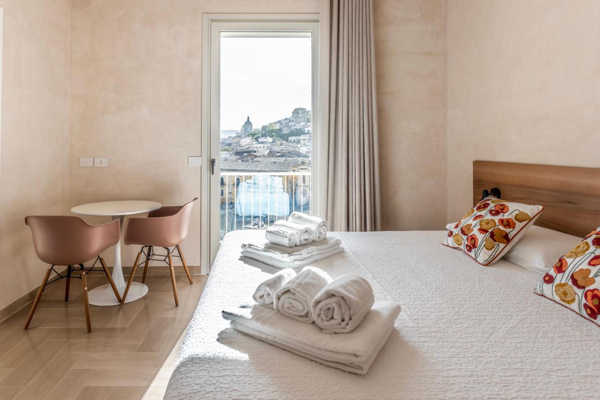 La Casa Di Irene - Suites Con Vista Рагуза Экстерьер фото